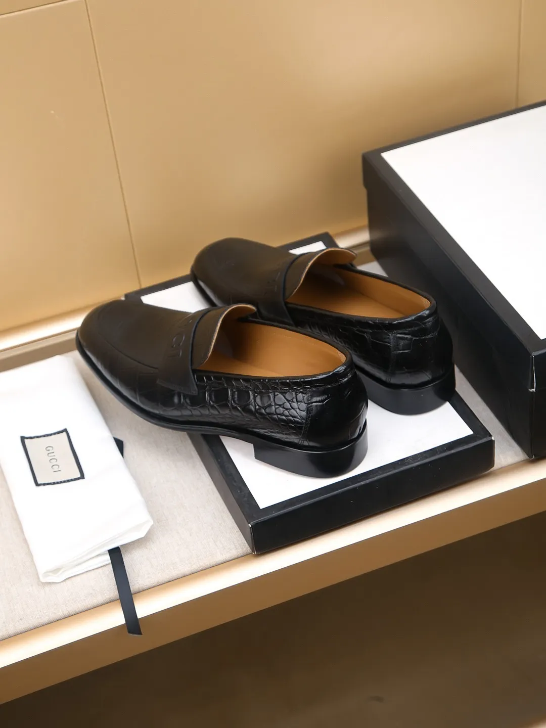 Men's men's shoes 💰460 🆘【GUCCI】Gucci ·🐂里· Hot-selling beanie shoes, top brand luxury, top quality, latest fashion beanie shoes.. The upper is made of original high mercerized smooth cow suede. (Full top layer water-dyed 🐂 leather and lining). The original stylish and stylish soft rubber wear-resistant and non-slip outsole is light and comfortable on the foot, available in 2 colors! Matching code: 39-44 (customized at 38.39.46.47)